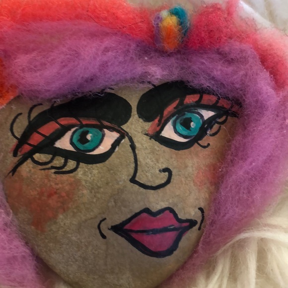 Gift Item Faces painted gift rock, wool and rock - Picture 6 of 7
